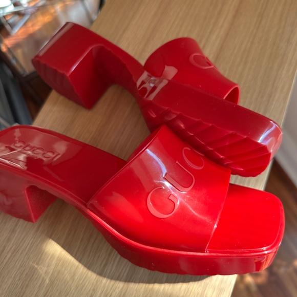 Gucci Logo Rubber Slides - Picture 2 of 6